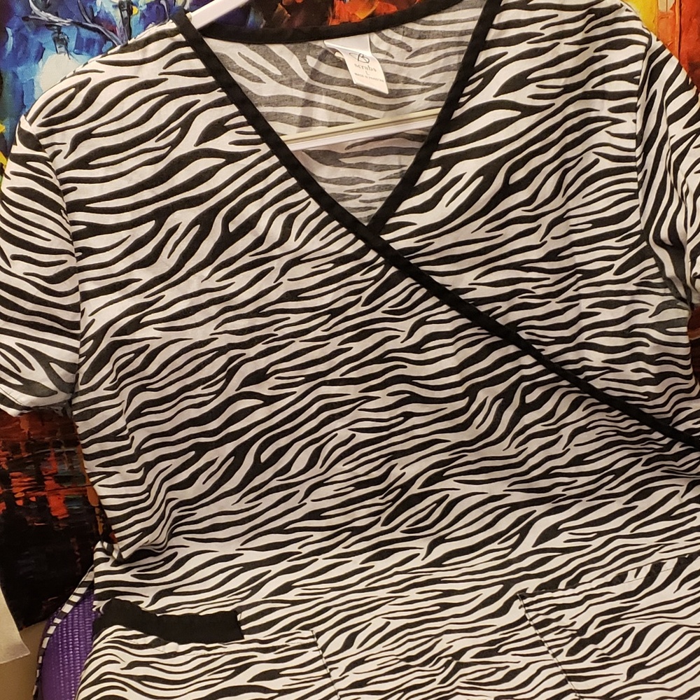 Women's Scrub Tops Size L Zebra/Breast Cancer